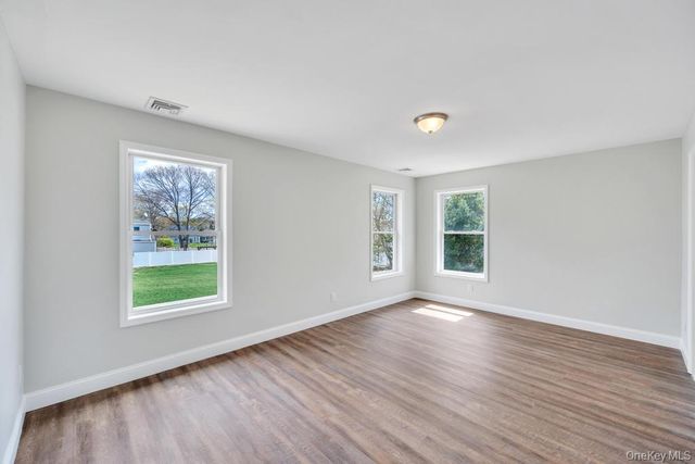 17 Blackpine Drive, Medford, NY 11763