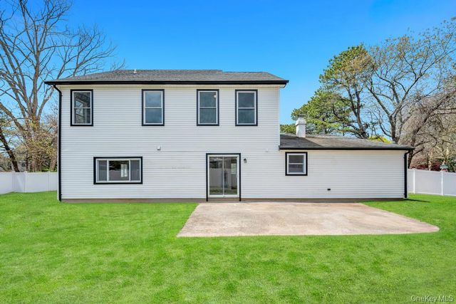 17 Blackpine Drive, Medford, NY 11763