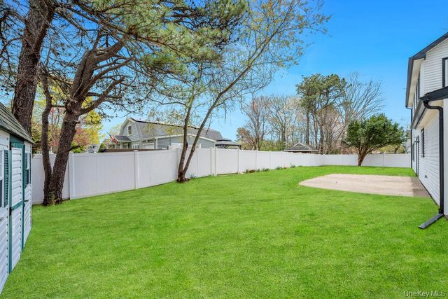 17 Blackpine Drive, Medford, NY 11763