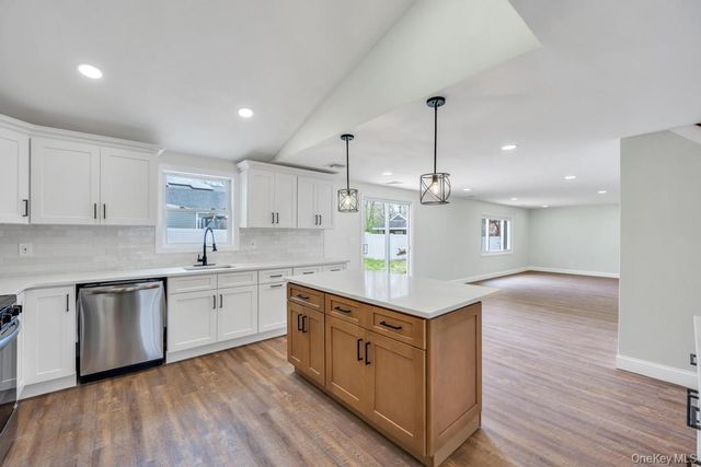 17 Blackpine Drive, Medford, NY 11763