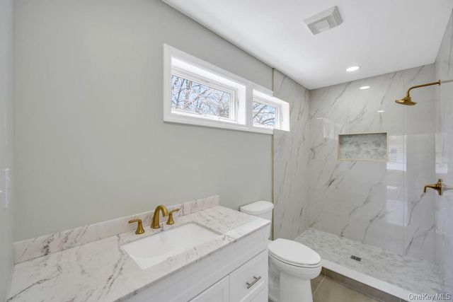 17 Blackpine Drive, Medford, NY 11763