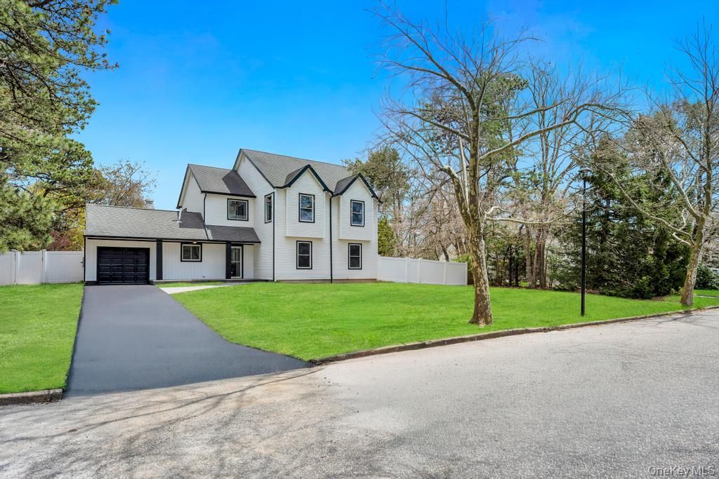 17 Blackpine Drive, Medford, NY 11763