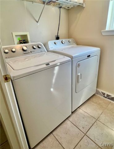 153 Timber Wolf Circle, Geddes, NY 13209