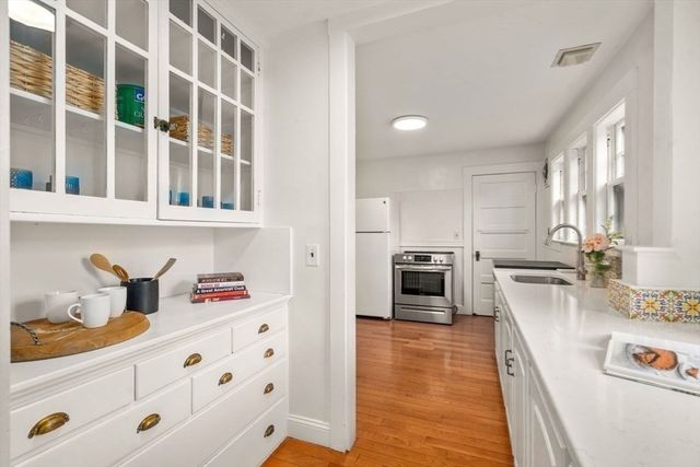 12 Leighton 2, Wellesley, MA 02482