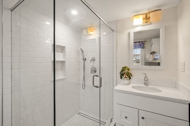 12 Leighton 2, Wellesley, MA 02482