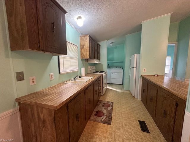 3768 Hillcroft Lane, Walkertown, NC 27051