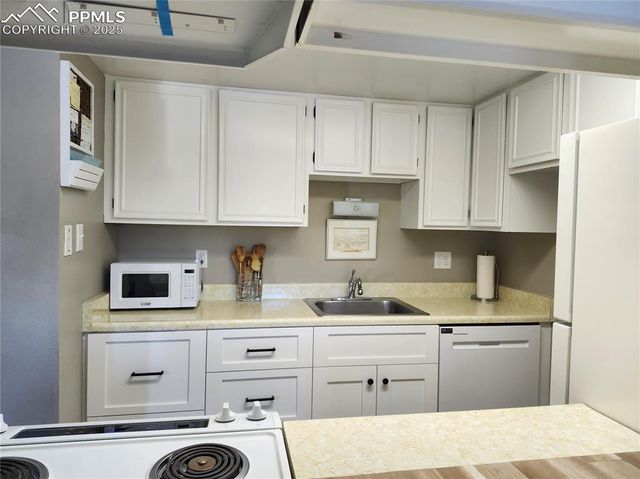 1038 Fontmore Road D, Colorado Springs, CO 80904