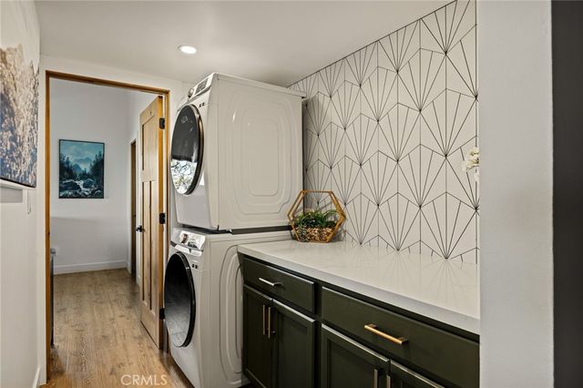 31537 Old City Creek, Running Springs, CA 92382