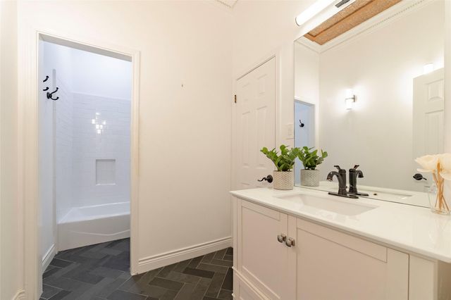 9201 SILVER PINE CV, Austin, TX 78733