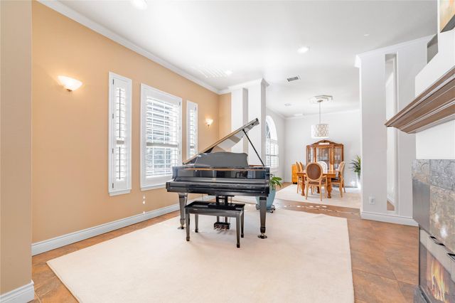 9201 SILVER PINE CV, Austin, TX 78733