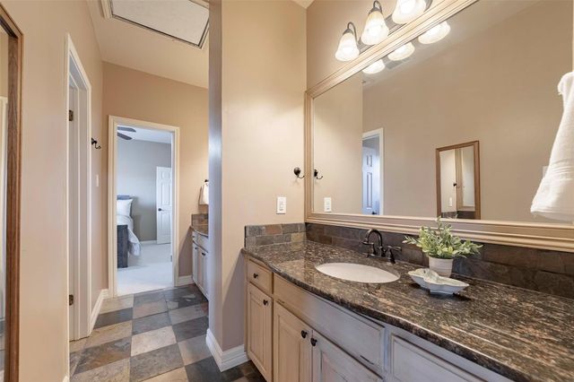 9201 SILVER PINE CV, Austin, TX 78733