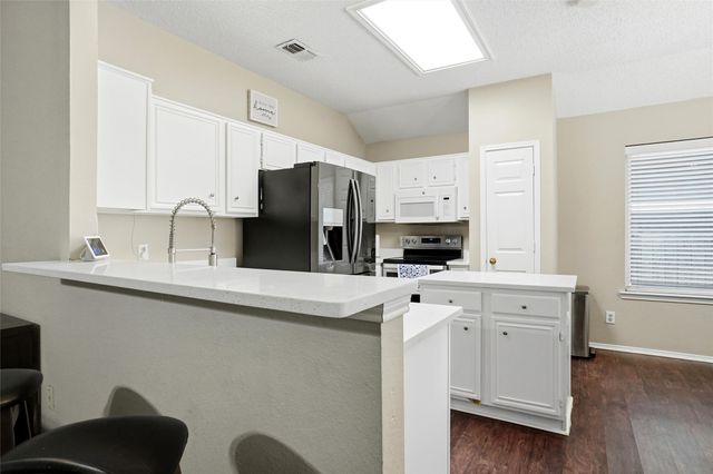 7108 Summerset Drive, Benbrook, TX 76126