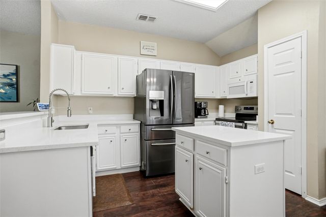 7108 Summerset Drive, Benbrook, TX 76126
