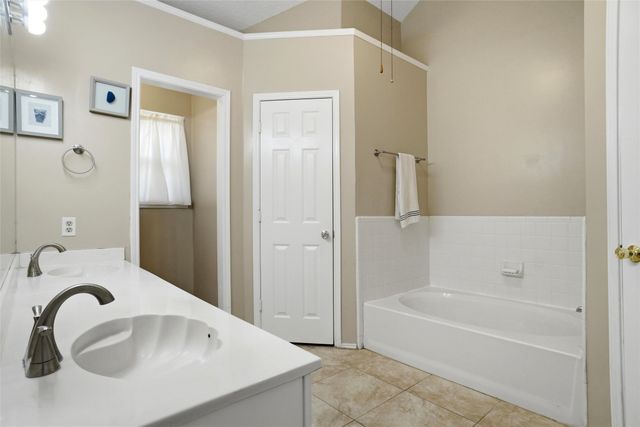 7108 Summerset Drive, Benbrook, TX 76126