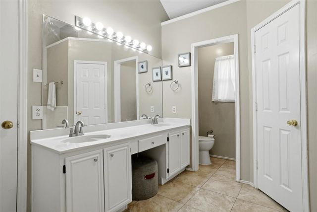 7108 Summerset Drive, Benbrook, TX 76126