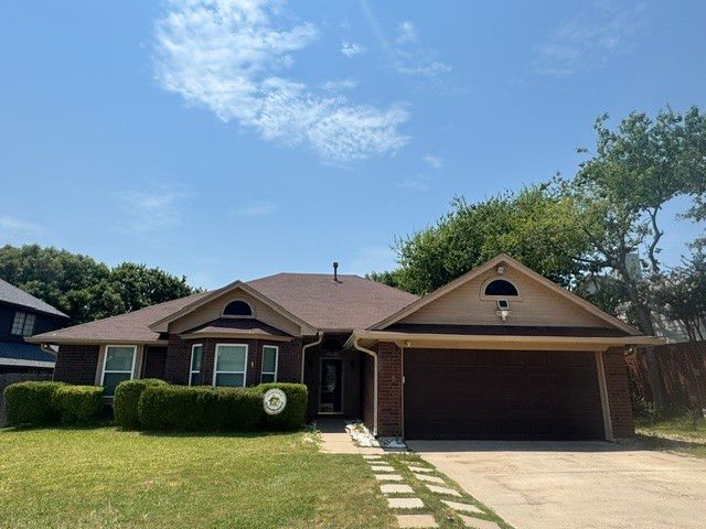 7108 Summerset Drive, Benbrook, TX 76126