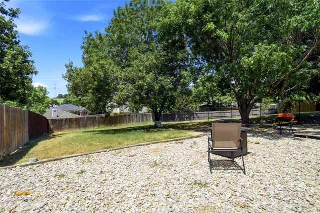 7108 Summerset Drive, Benbrook, TX 76126