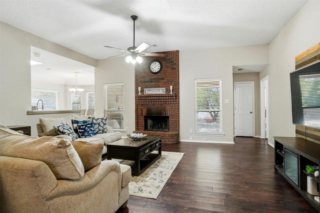 7108 Summerset Drive, Benbrook, TX 76126