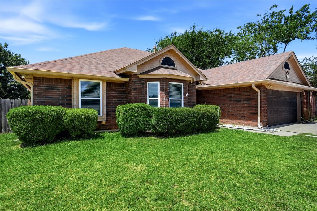 7108 Summerset Drive, Benbrook, TX 76126