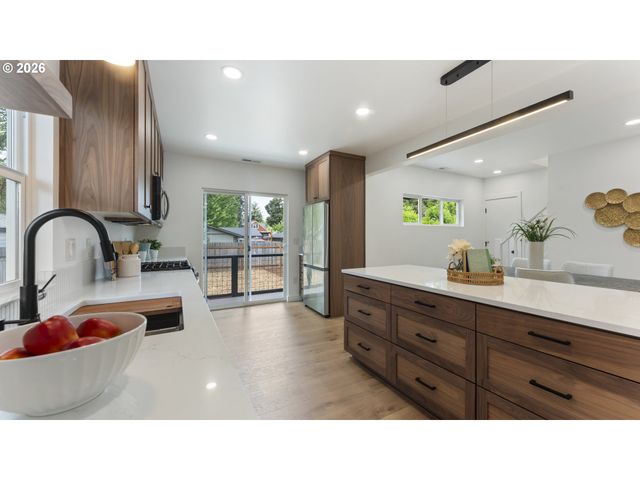 4715 Ne 100TH Ave, Portland, OR 97220