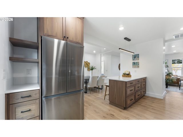4715 Ne 100TH Ave, Portland, OR 97220