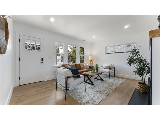 4715 Ne 100TH Ave, Portland, OR 97220