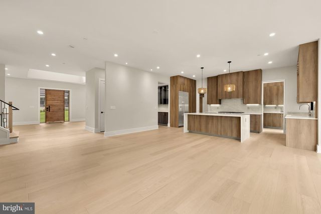 8314 THOREAU DR, Bethesda, MD 20817