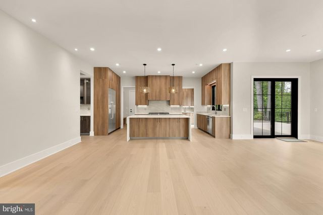 8314 THOREAU DR, Bethesda, MD 20817