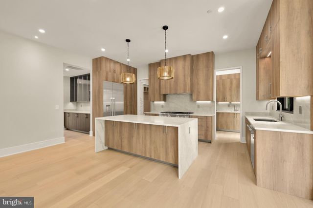 8314 THOREAU DR, Bethesda, MD 20817