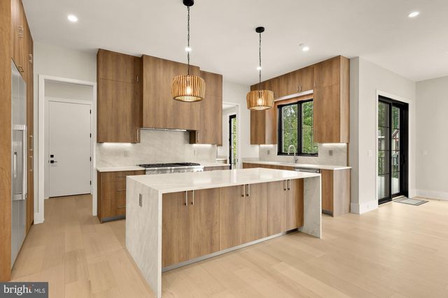 8314 THOREAU DR, Bethesda, MD 20817