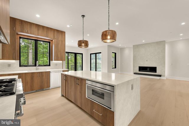 8314 THOREAU DR, Bethesda, MD 20817