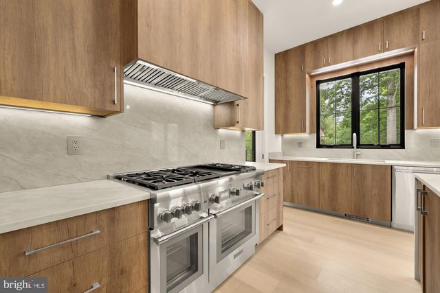 8314 THOREAU DR, Bethesda, MD 20817