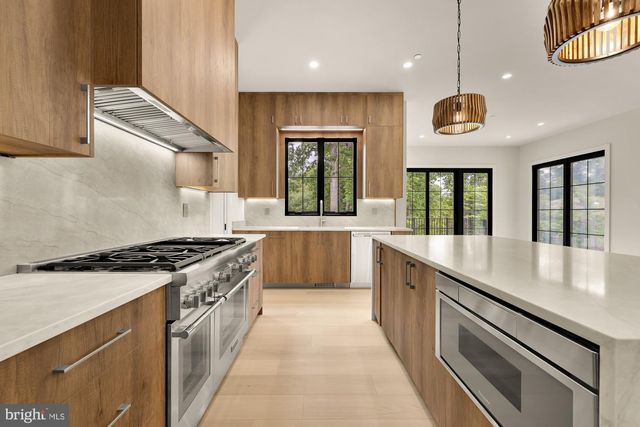 8314 THOREAU DR, Bethesda, MD 20817