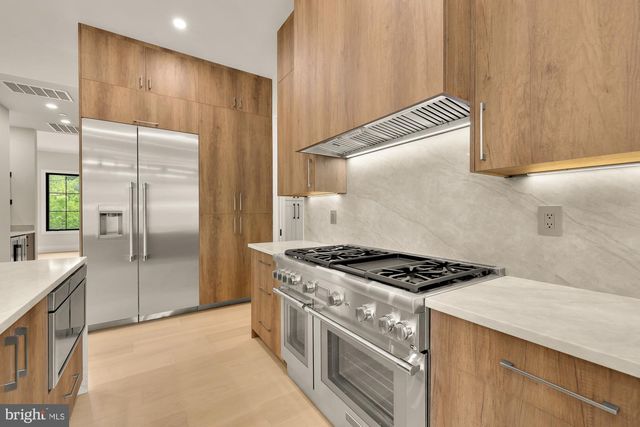 8314 THOREAU DR, Bethesda, MD 20817