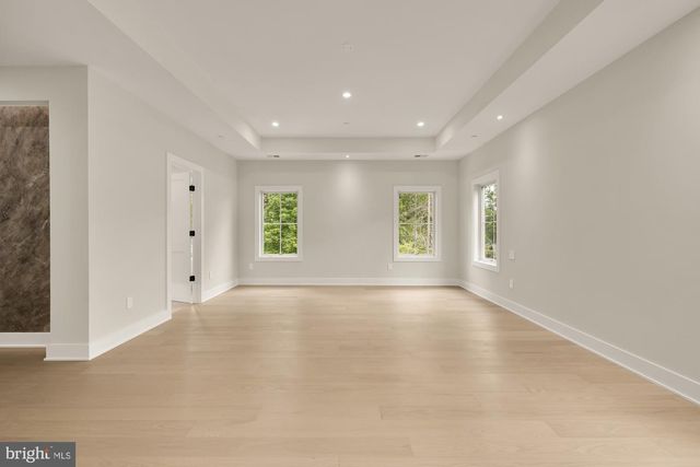 8314 THOREAU DR, Bethesda, MD 20817
