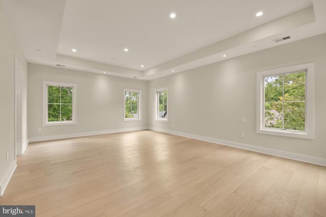 8314 THOREAU DR, Bethesda, MD 20817