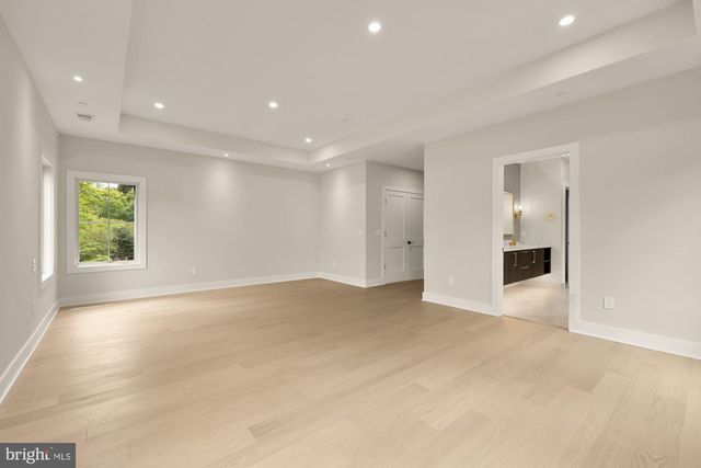 8314 THOREAU DR, Bethesda, MD 20817