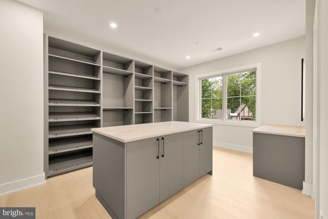 8314 THOREAU DR, Bethesda, MD 20817
