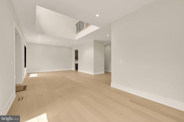 8314 THOREAU DR, Bethesda, MD 20817