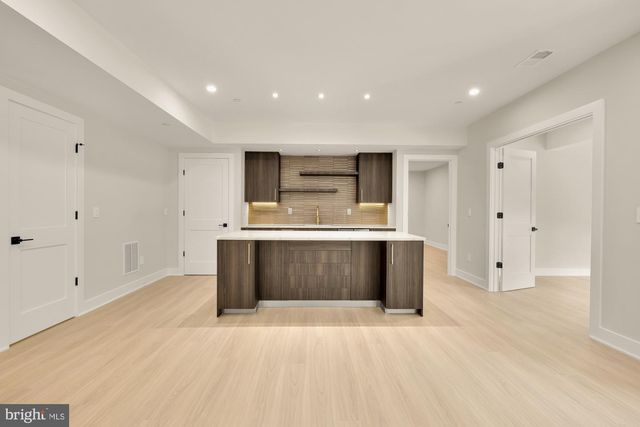 8314 THOREAU DR, Bethesda, MD 20817
