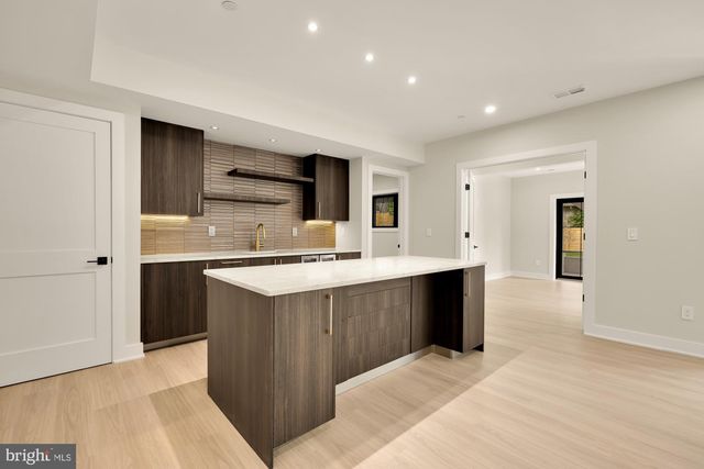 8314 THOREAU DR, Bethesda, MD 20817