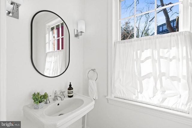 3549 SPRINGLAND LN NW, Washington, DC 20008