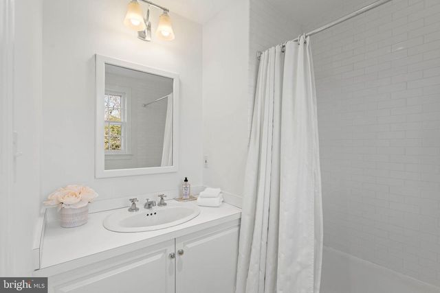 3549 SPRINGLAND LN NW, Washington, DC 20008
