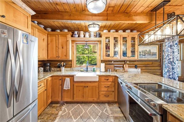 938 Waters Street W, Clarkesville, GA 30523
