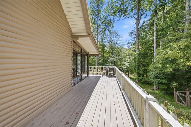 938 Waters Street W, Clarkesville, GA 30523