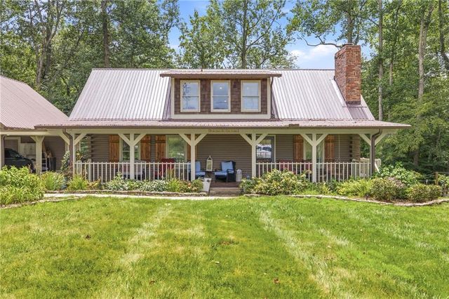 938 Waters Street W, Clarkesville, GA 30523