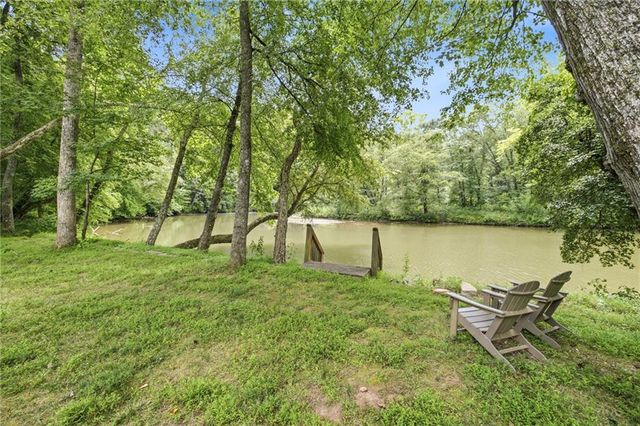 938 Waters Street W, Clarkesville, GA 30523