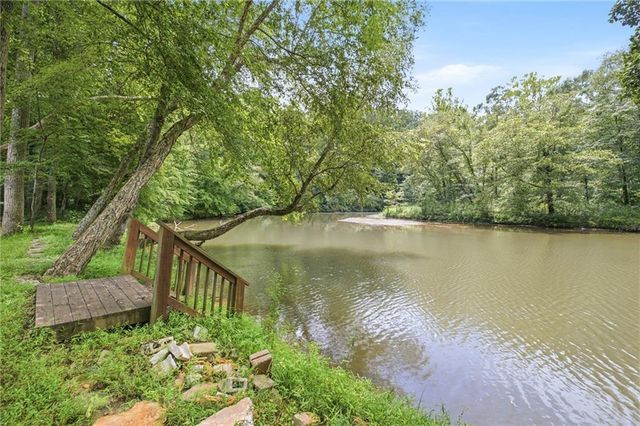 938 Waters Street W, Clarkesville, GA 30523