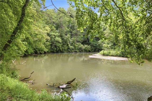 938 Waters Street W, Clarkesville, GA 30523