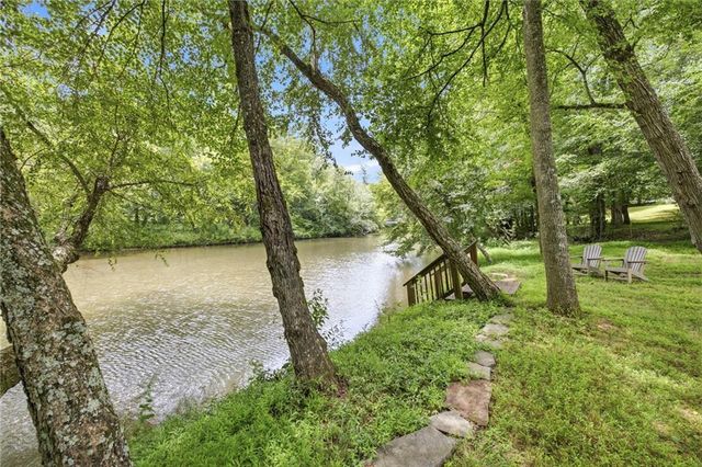 938 Waters Street W, Clarkesville, GA 30523